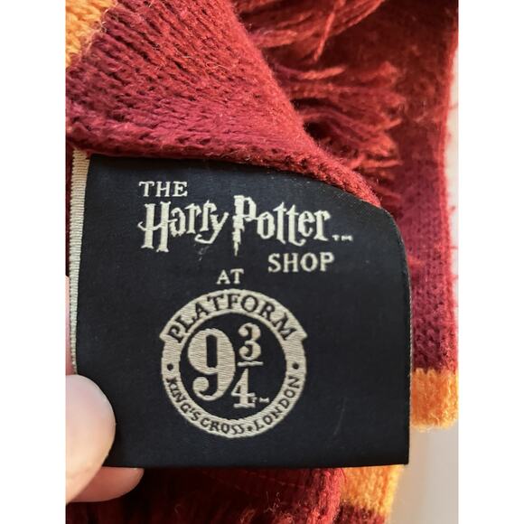 Official Harry Potter Gryffindor Scarf - Platform 9 3/4 Shop + 2 Glasses - Picture 3 of 11